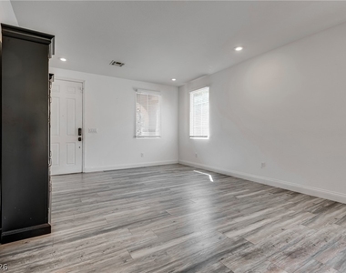5525 Mesquite Creek Street - Photo Thumbnail 14