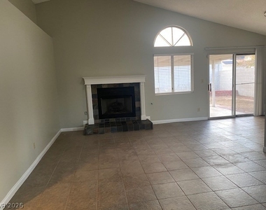 1108 Holliston Circle - Photo Thumbnail 3