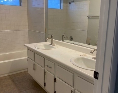 1108 Holliston Circle - Photo Thumbnail 6