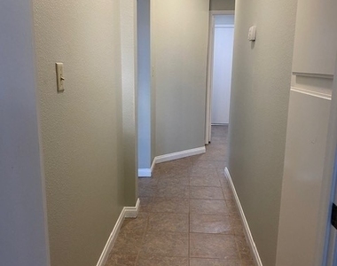1108 Holliston Circle - Photo Thumbnail 5