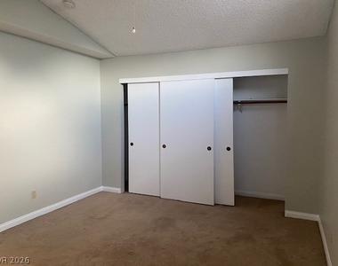 1108 Holliston Circle - Photo Thumbnail 7