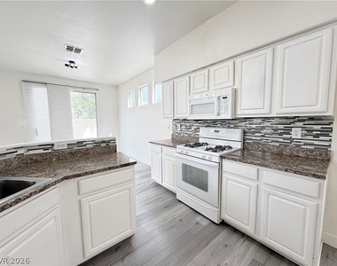 8034 Arcadian Lane - Photo Thumbnail 9
