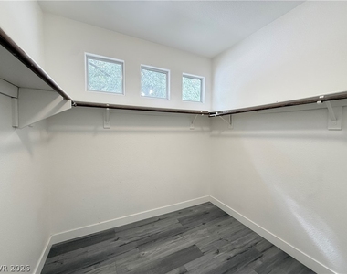 8034 Arcadian Lane - Photo Thumbnail 15