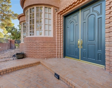 1105 Broadmoor Avenue - Photo Thumbnail 2