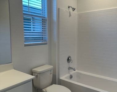 9733 Redwood Cascade Street - Photo Thumbnail 11