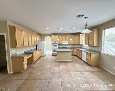 2768 Craigmillar Street - Photo Thumbnail 9