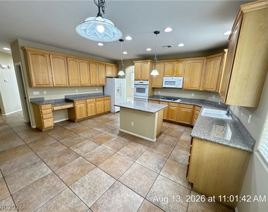 2768 Craigmillar Street - Photo Thumbnail 4