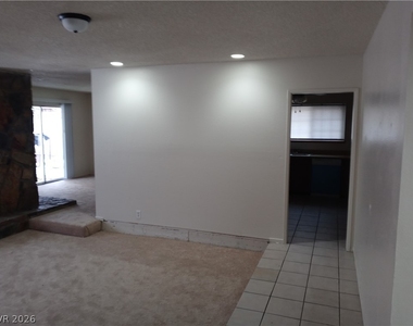 212 Bradshaw Way - Photo Thumbnail 8