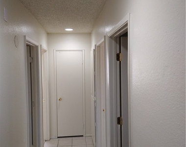 212 Bradshaw Way - Photo Thumbnail 15