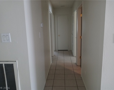 212 Bradshaw Way - Photo Thumbnail 7
