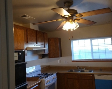 212 Bradshaw Way - Photo Thumbnail 3