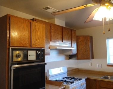 212 Bradshaw Way - Photo Thumbnail 2