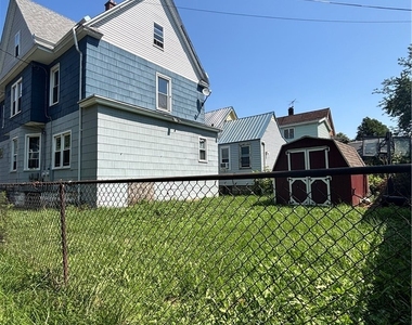 215 Ludington Street - Photo Thumbnail 1