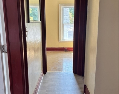215 Ludington Street - Photo Thumbnail 12