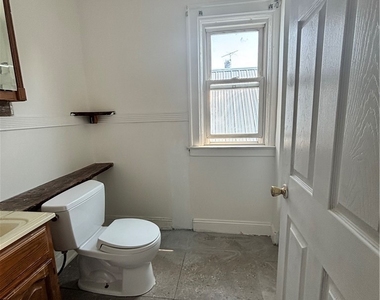 215 Ludington Street - Photo Thumbnail 10