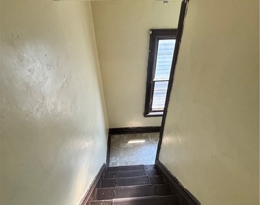 215 Ludington Street - Photo Thumbnail 4