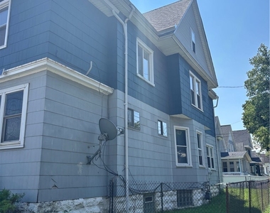 215 Ludington Street - Photo Thumbnail 2