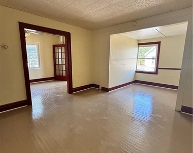 215 Ludington Street - Photo Thumbnail 8