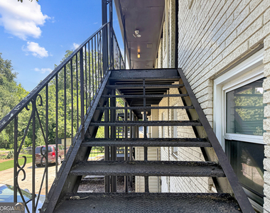 514 Clover Drive - Photo Thumbnail 3