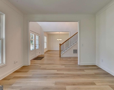 9135 Fox Trail Lane - Photo Thumbnail 7