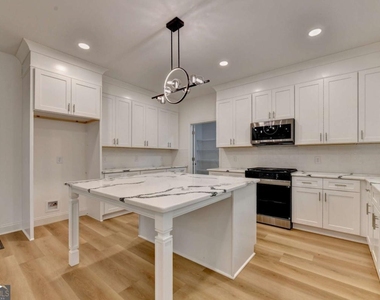 9135 Fox Trail Lane - Photo Thumbnail 16