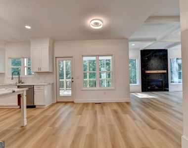 9135 Fox Trail Lane - Photo Thumbnail 13