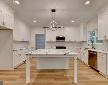 9135 Fox Trail Lane - Photo Thumbnail 14