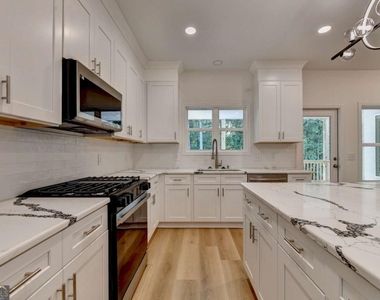 9135 Fox Trail Lane - Photo Thumbnail 23
