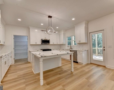 9135 Fox Trail Lane - Photo Thumbnail 12