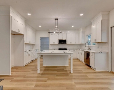 9135 Fox Trail Lane - Photo Thumbnail 15