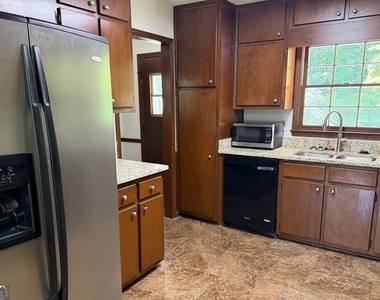 310 Sharon Drive - Photo Thumbnail 5