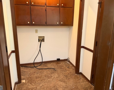 310 Sharon Drive - Photo Thumbnail 10