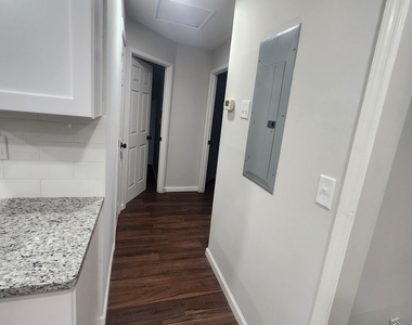 2939 Gleason Avenue - Photo Thumbnail 12