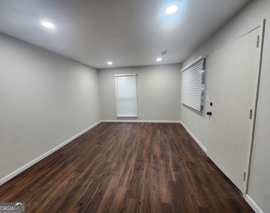2939 Gleason Avenue - Photo Thumbnail 4