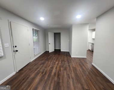 2939 Gleason Avenue - Photo Thumbnail 3