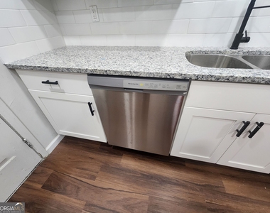 2939 Gleason Avenue - Photo Thumbnail 15