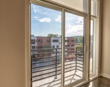 320 Valley St - Photo Thumbnail 11