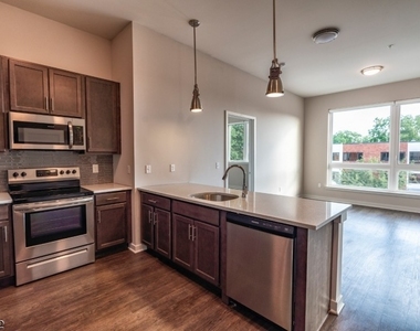 320 Valley St - Photo Thumbnail 5