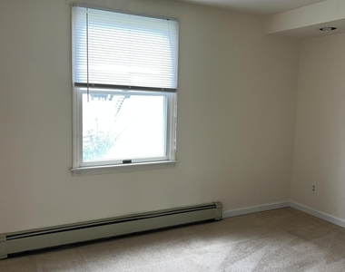 465 Adrian Avenue - Photo Thumbnail 8