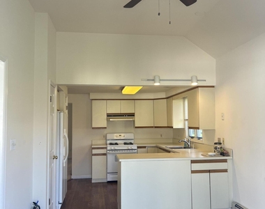 465 Adrian Avenue - Photo Thumbnail 4