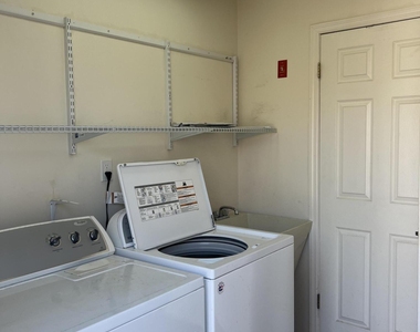 465 Adrian Avenue - Photo Thumbnail 9