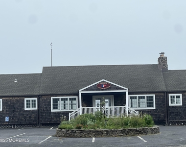 465 Adrian Avenue - Photo Thumbnail 17
