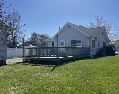 465 Adrian Avenue - Photo Thumbnail 10