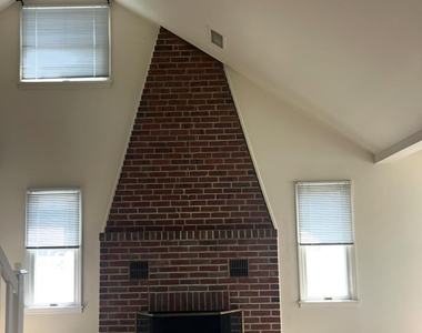 465 Adrian Avenue - Photo Thumbnail 6