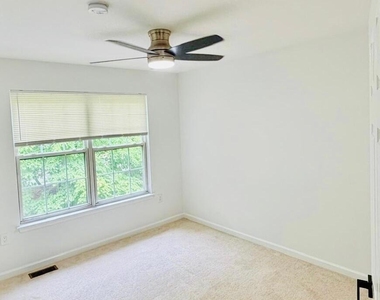33 Brownstone Road - Photo Thumbnail 12