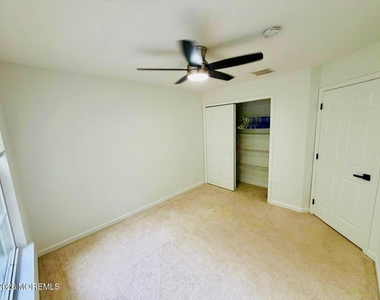 33 Brownstone Road - Photo Thumbnail 14
