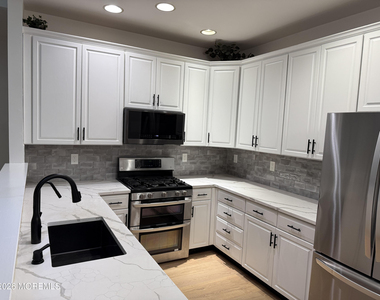 33 Brownstone Road - Photo Thumbnail 4