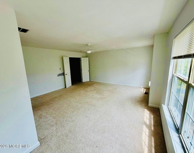 33 Brownstone Road - Photo Thumbnail 11