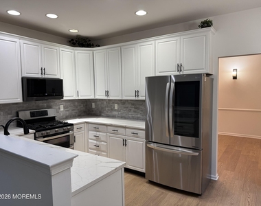 33 Brownstone Road - Photo Thumbnail 2