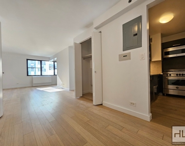 East 39th Street - Photo Thumbnail 3